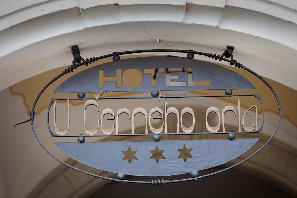 Hotel U Cerneho Orla Телч Экстерьер фото